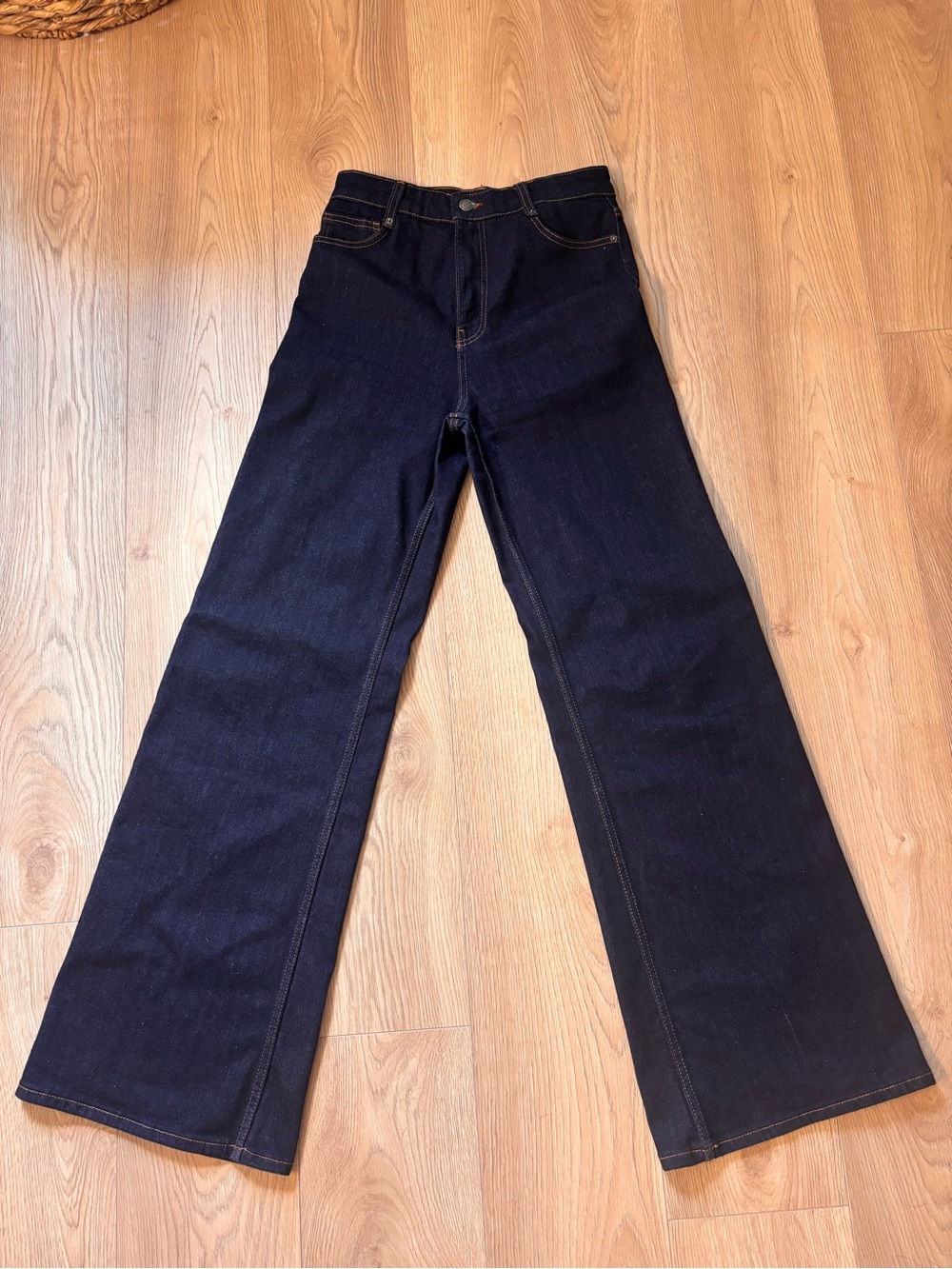 Zara- Classic Wide-Leg Women's Jeans in Dark Indigo size 27